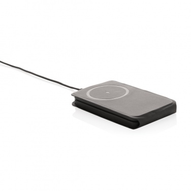 Logotrade Werbegeschenke das Foto: Swiss Peak 15W 3-in-1 magnetischer Wireles Charger aus rPU