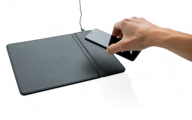 Logotrade Werbeartikel das Foto: Mousepad mit Wireless-5W-Charging Funktion