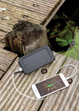 Logotrade Werbeartikel das Foto: 10.000 mAh Solar-Powerbank mit 10W Wireless aus RCS Plastik