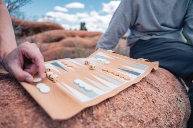 Logotrade Logogeschenke das Foto: Britton faltbares Backgammon und Damespiel Set aus Kork