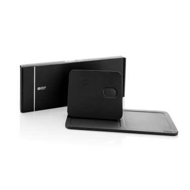 Logotrade Werbegeschenke das Foto: Swiss Peak 3-in-1- Wireless-Charging Desk-Tray aus RCS rPU