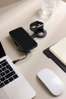 Logotrade Werbegeschenke das Foto: VINGA Baltimore 2-in-1 kabelloser 15W RCS Travel Charger
