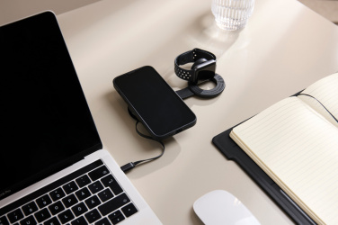 Logotrade Werbeartikel das Foto: VINGA Baltimore 2-in-1 kabelloser 15W RCS Travel Charger