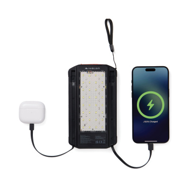 Logotrade werbemittel das Foto: Nordic Drift Titan 10.000mAh Solar Powerbank with 3 Panels