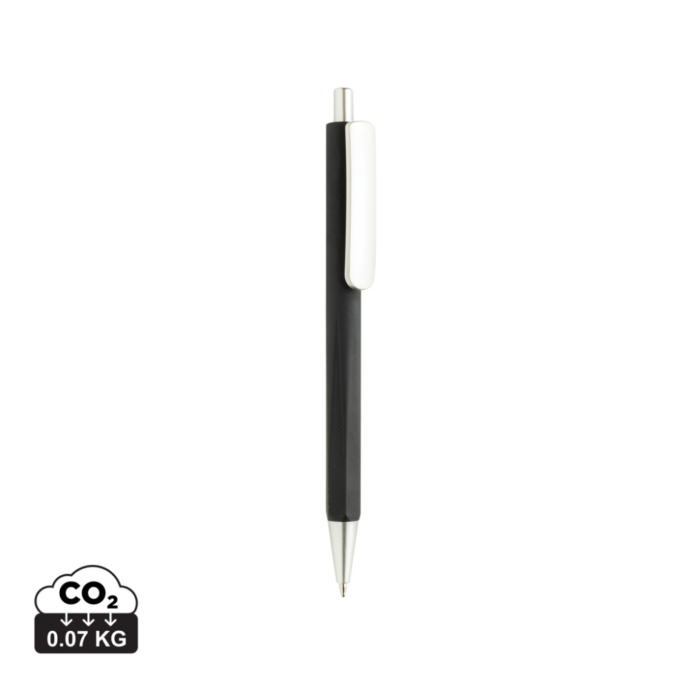Logotrade Werbegeschenke das Foto: EDGE RCS – exklusiver dreiseitiger Stift
