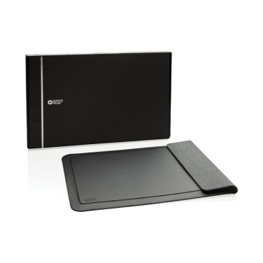Logo trade promotional products image of: Swiss Peak 15W magnetic charging laptop sleeve 14-15,6"