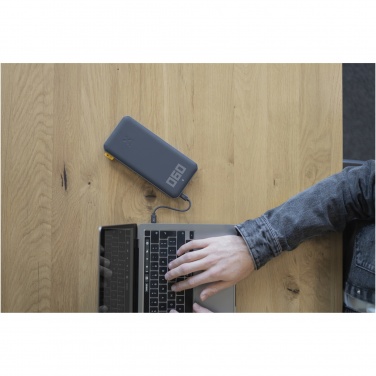 Logotrade reklaamkingi foto: Xtorm XB403 Titan Ultra 27 000 mAh 200 W sülearvuti toitepank