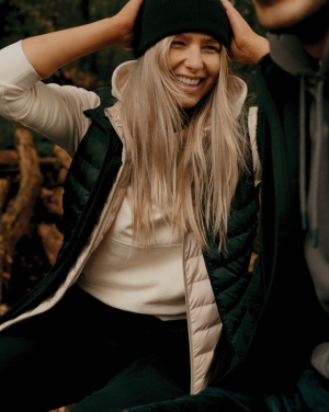 Logo trade firmakingituse pilt: Iqoniq Meru naiste taaskasutatud polüestrist vest