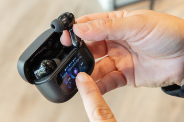 Logotrade meened pilt: Airtune puutetundliku ekraaniga ANC kõrvaklapid