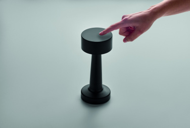 Logotrade ärikingid pilt: HIERLUZ laetav rauast laualamp