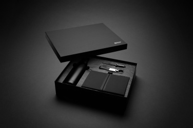 Logotrade reklaamkingituse foto: Swiss Peak RCS luksuslik kinkekomplekt veepudeliga