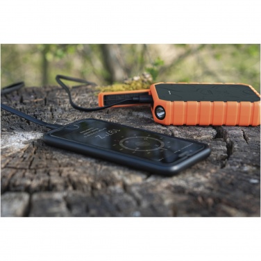 Logo trade mainoslahjat tuotekuva: Xtorm XR201 Xtreme 10 000 mAh 20 W QC3.0 vedenpitävä ja kestävä varavirtalähde taskulampulla