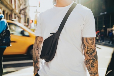 Logo trade liikelahjat mainoslahjat kuva: Crescent AWARE™ RPET puolikuun muotoinen crossbody -laukku