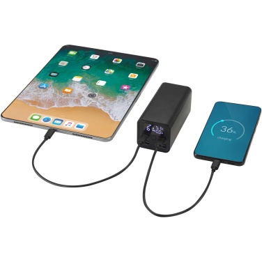 Logotrade mainostuote tuotekuva: Acamar 20 000 mAh:n ja 70 W:n kannettavan tietokoneen varavirtalähde kierrätetystä alumiinista