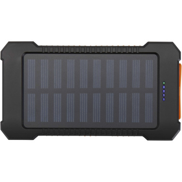 Logotrade mainostuotet kuva: Altair 5 000 mAh:n ja 10 W:n kierrätysmuovista valmistettu kestävä aurinkoenergialla toimiva varavirtalähde, jossa on sisäänrakennettu taskulamppu