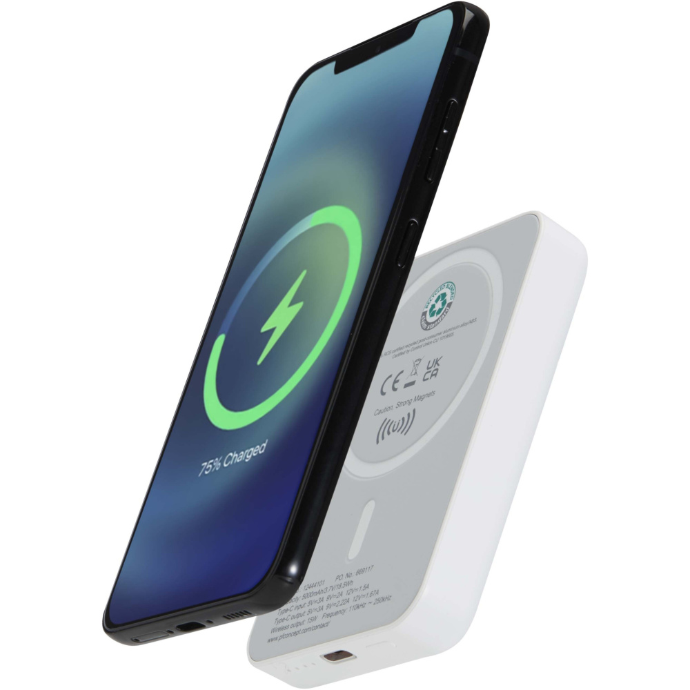 Logotrade verslo dovanos nuotrauka: „Acrab“ 5000 mAh 15 W magnetinė belaidė išorinė baterija su 20 W PD – pagaminta iš perdirbto plastiko