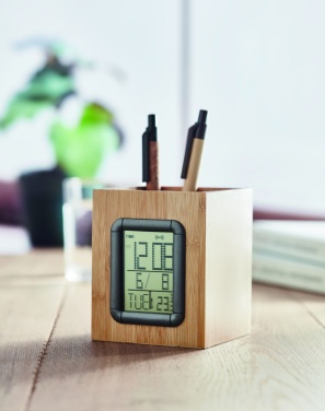 Logotrade Ideja dāvanas foto: Bambusa pildspalvas turētājs un LCD pulkstenis