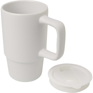 Logotrade biznesa dāvanas foto: Carter 450 ml keramikas krūze ar plastmasas vāku