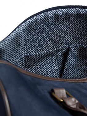 Logotrade profilprodukter bild: VINGA Hunton weekendbag
