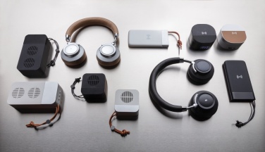 Logotrade profilprodukter bild: Aria digital klocka med 5W trådlös laddning