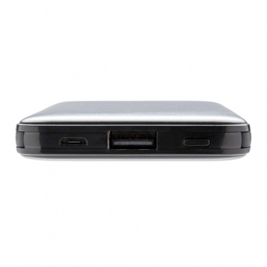 Logotrade kampanjprodukter bild: 5.000 mAh powerbank i fickformat med integrerade kablar