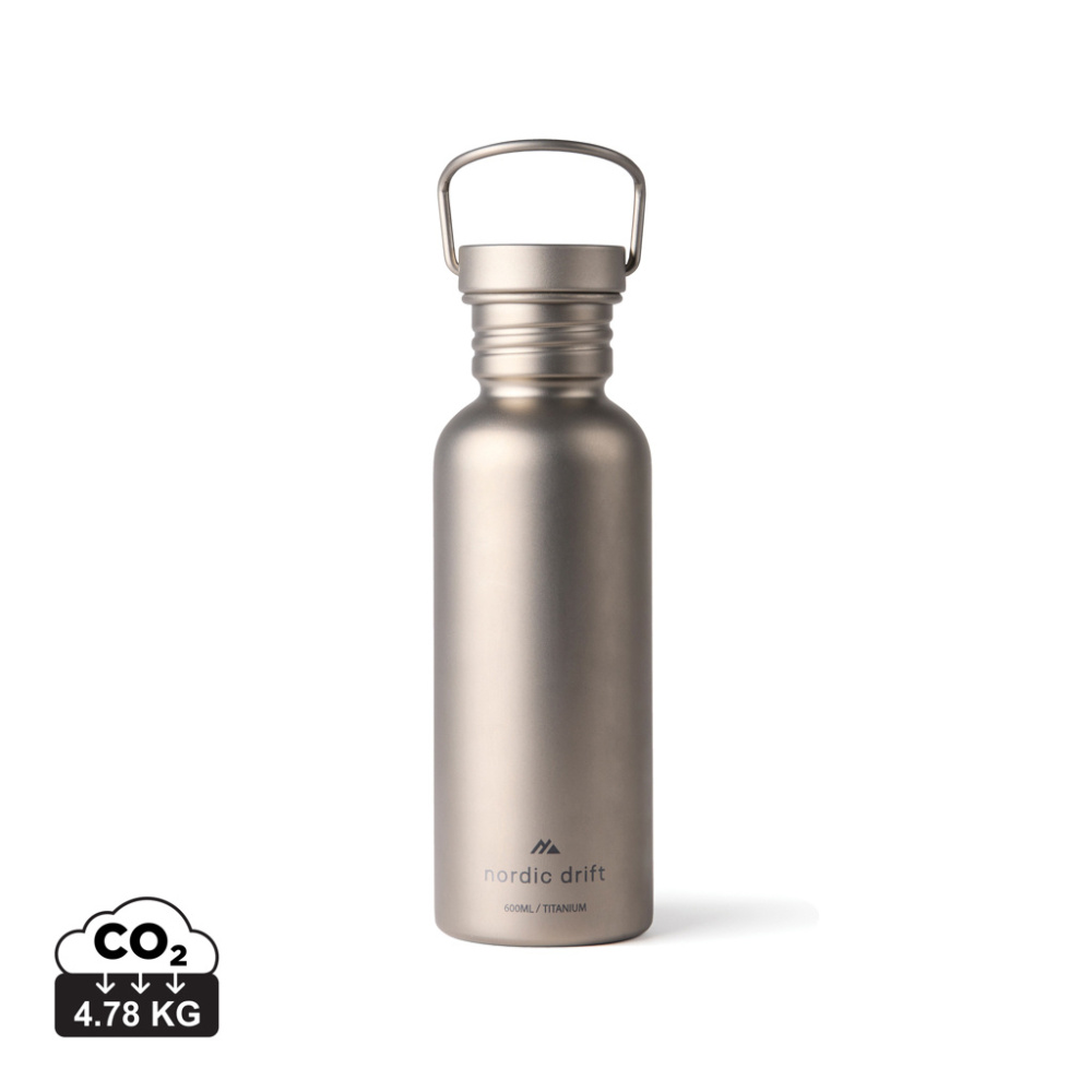 Logotrade profilprodukter bild: Nordic Drift Trail Light Titanium vattenflaska 600 ml